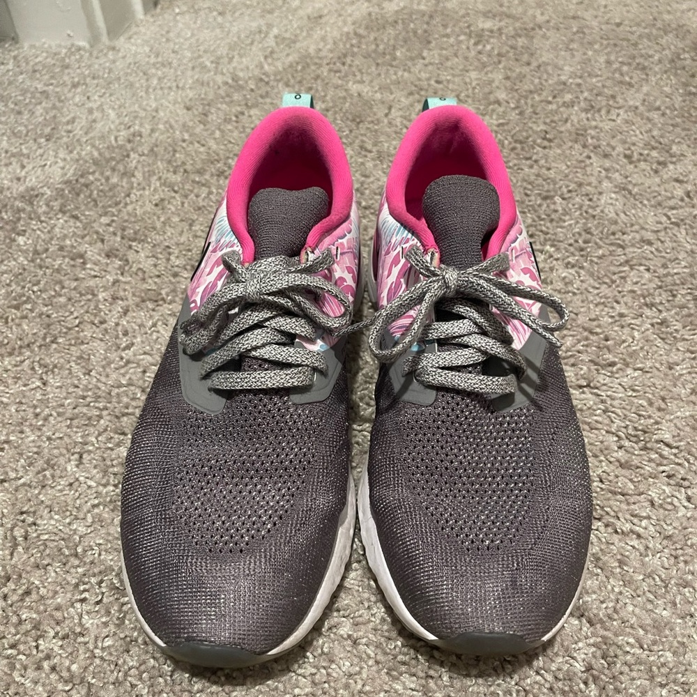 Nike Odyssey Running Shoes - Picture 2 of 3